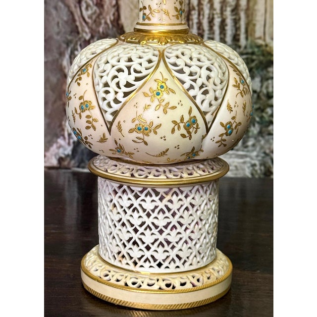 Grainger & Co. Worcester Pierced Reticulated Porcelain White & Gilded Vase / Vessel, Attr. Alfred Barry, (Aesthectic Period / Orientalist) For Sale In Tampa - Image 6 of 8