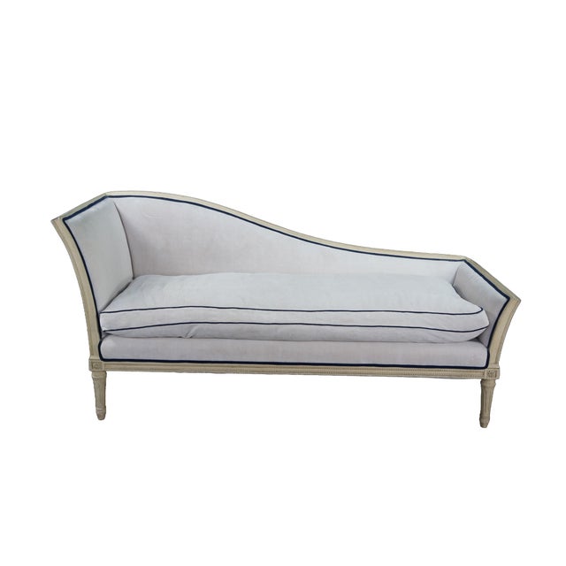 Mid-Century Modern Mid-Century Baker Furniture Louis XVI Style Upholstered Recamier Chaise Lounge For Sale - Image 3 of 18