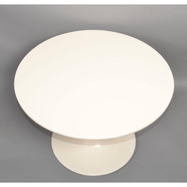 1960s Vintage Eero Saarinen Style Off White Tulip Base Coffee Table Attributed to Knoll For Sale - Image 9 of 12