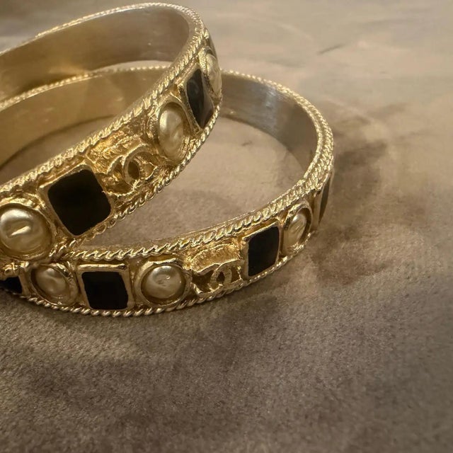 Two 1990s Iconic Gold Plated Metal and Black Enamel Bangle Bracelets by Chanel For Sale - Image 10 of 11