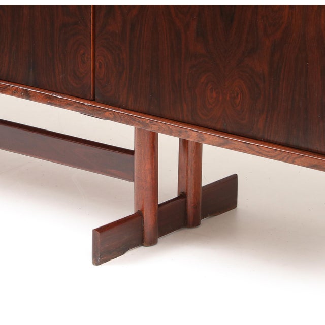 Brazilian Modern Rosewood Credenza With Bow Design by Novo Rumo, Brazil, 1960s For Sale - Image 13 of 17