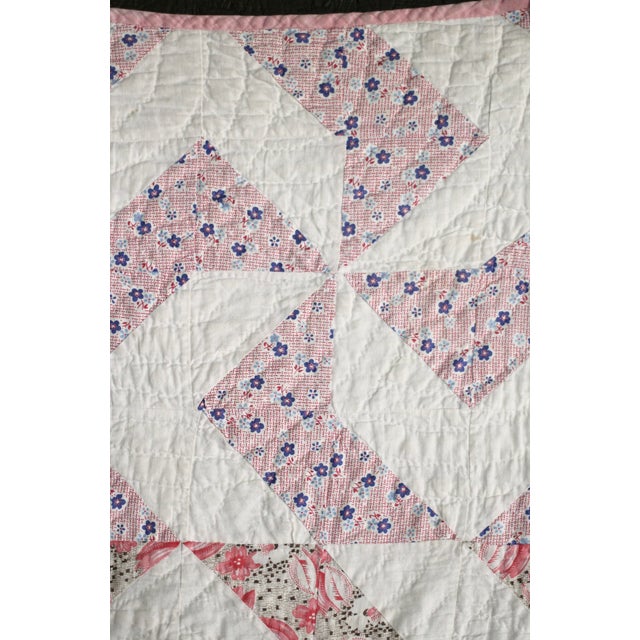 American Antique 1910s-30s Pink and White Quilt - Floral Quilt For Sale - Image 3 of 12