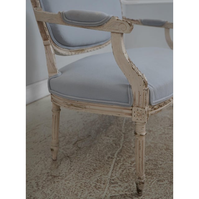 French Louis XVI Style Blue & White Oval Back Settee For Sale In Philadelphia - Image 6 of 18