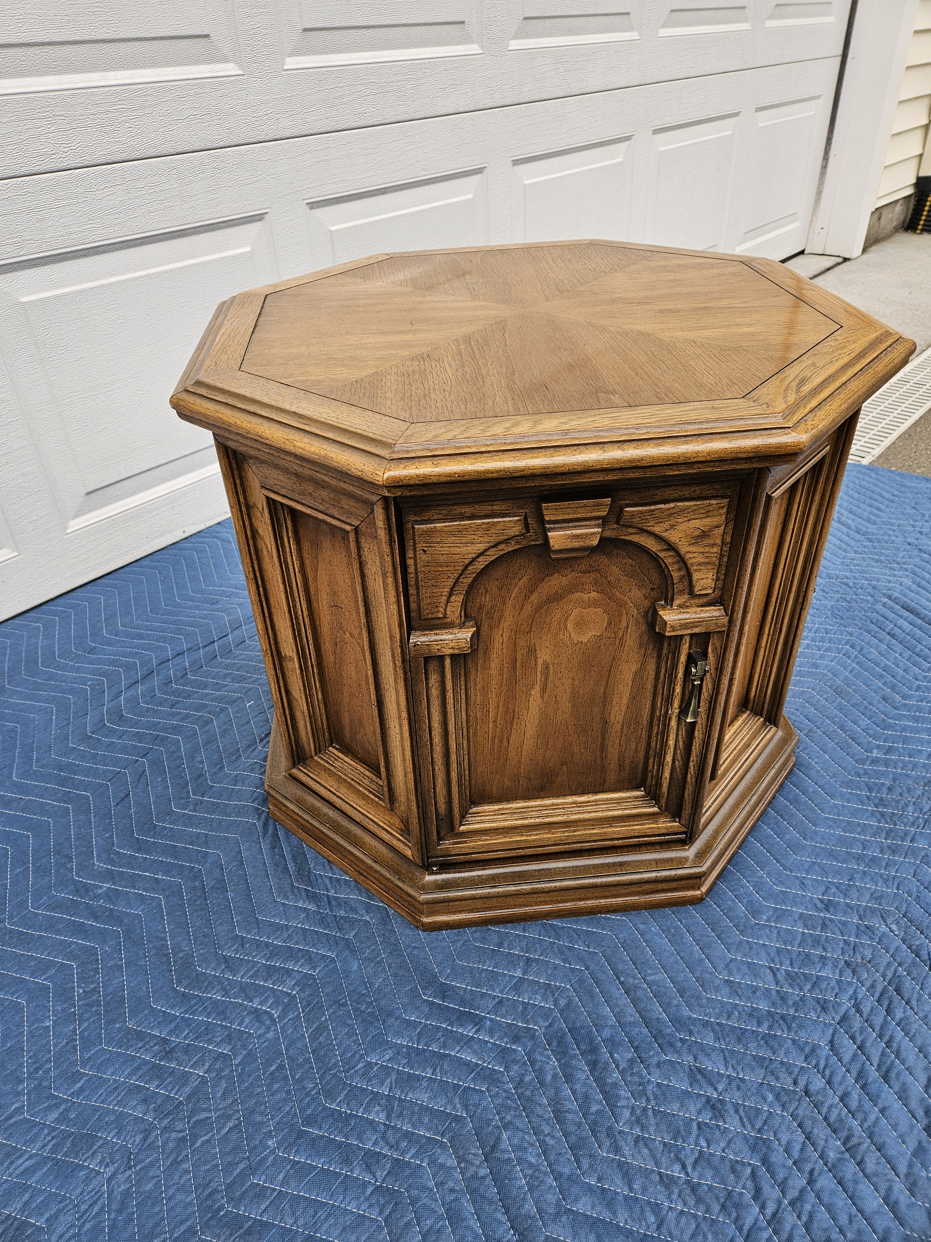 octagon side table【mix】SALE Octagon Side Table Storage Cabinet | Chairish