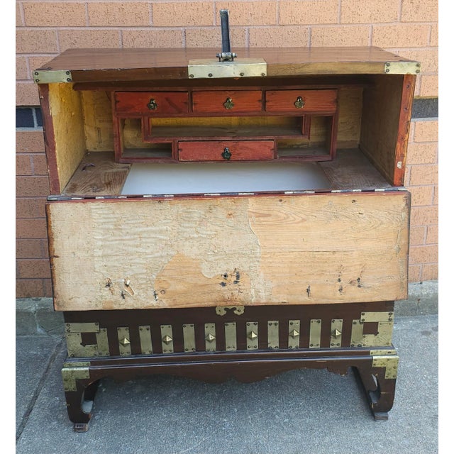 Antique Korean Elm and Brass Mounted Tonsu Blanket Storage Chest For Sale In Washington DC - Image 6 of 11
