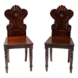 Early 19th Century Pair of English Regency Hall Chairs For Sale