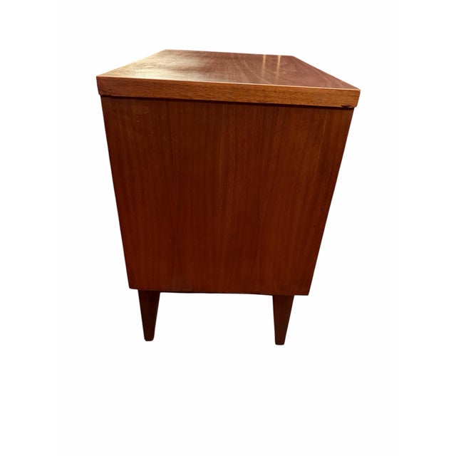Vintage Johnson Carper “Ronda” mid-century modern nightstand, designed by Walter F. Nessen, circa 1967. Classic walnut...