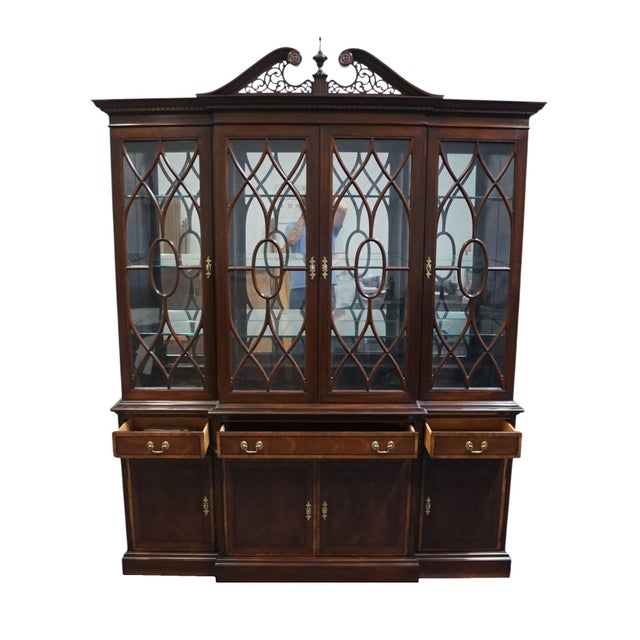 Brown Pennsylvania House Banded Mahogany Traditional Chippendale Style 71" Breakfront Lighted Display China Cabinet 13-3607 For Sale - Image 8 of 15