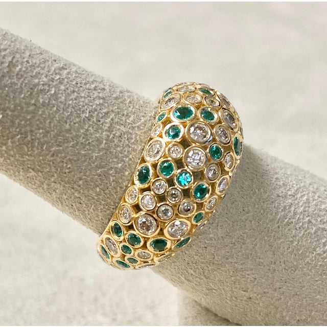 Contemporary Syna Yellow Gold Mogul Ring with Emeralds and Diamonds For Sale - Image 3 of 6