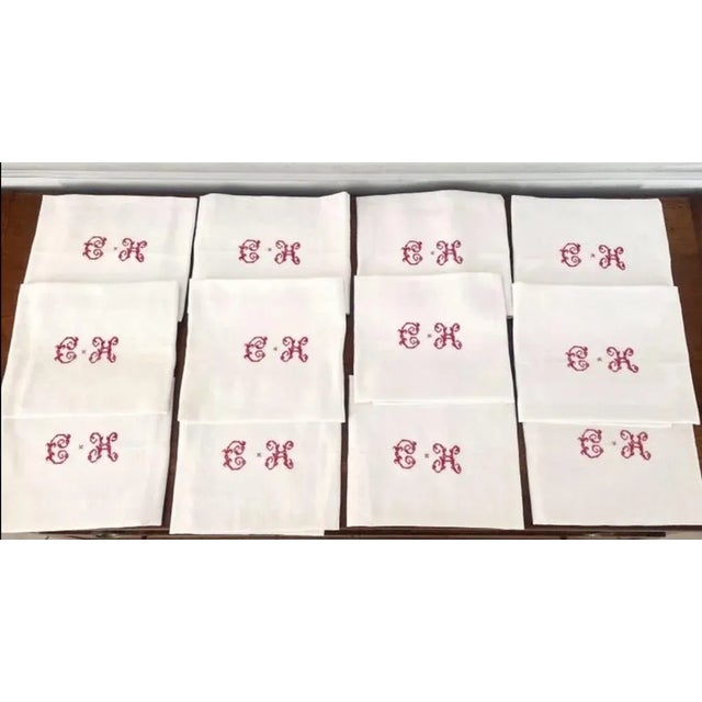 Very nice set of old linen from the end of the 19th, beginning of the 20th century including a tablecloth and its 12...