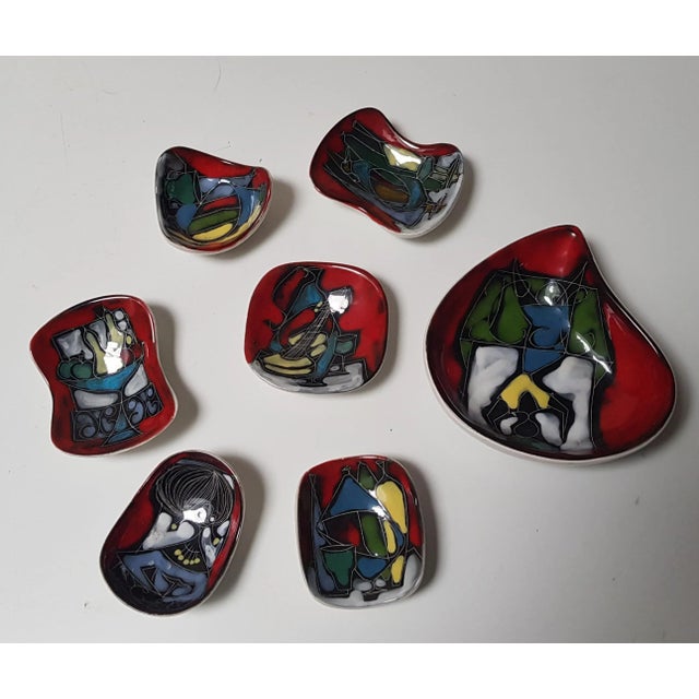 Italian Serving Bowls and Wall Plates, 1950s, Set of 7, in Flawless conditions. Designed 1950 to 1959