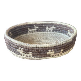 Vintage Native American Indigenous Southwestern Navajo Style Woven Oval Basket For Sale