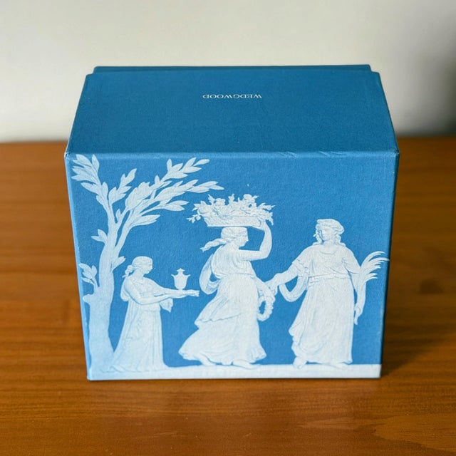 Vintage Wedgwood Trinket Box | Wild Strawberry Pattern For Sale - Image 11 of 12