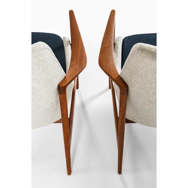 Easy Chairs in Wool and Teak attributed to Ib Kofod-Larsen, 1950s, Set of 2 For Sale - Image 4 of 11