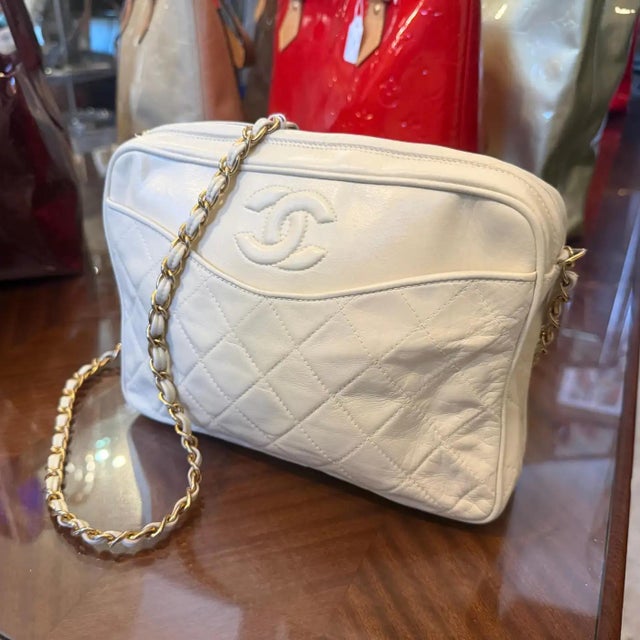 A 1988 Iconic Chanel Matelasse Cream Lamb Skin Shoulder Bag For Sale - Image 13 of 18