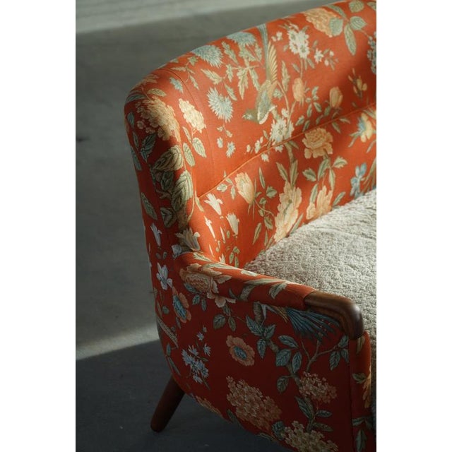 Mid-Century Modern Danish Curved Sofa in Floral Fabric and Lambswool, 1960s For Sale - Image 3 of 17