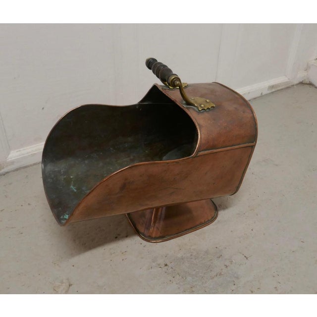 Large Arts & Crafts Copper Helmet Coal Scuttle, 1880s For Sale - Image 4 of 8