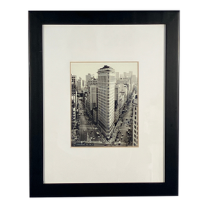Vintage Black-and-White Photograph of the Flatiron Building, New York City
