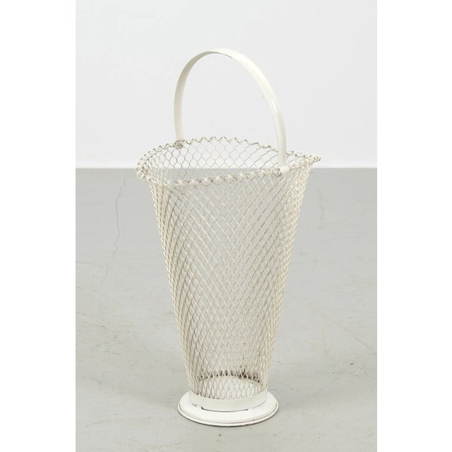 Nice vintage umbrella stand from the 1950s. The umbrella holder is made of white lacquered metal. Has some traces of use...