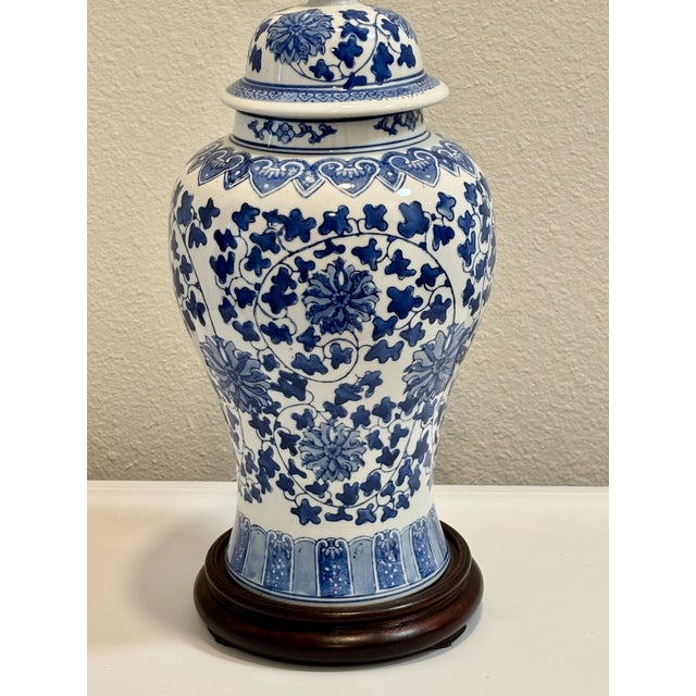 Chinoiserie Vintage Chinoiserie Blue and White Table Lamp For Sale - Image 3 of 6