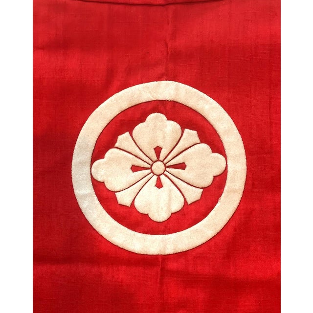 Linen Antique Japanese Textile Art Campaign Jacket Jinbaori with Mon For Sale - Image 8 of 9
