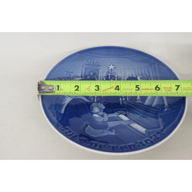 Bing and Grondahl 1971 Christmas at Home Denmark Porcelain Collector Plate 5166b For Sale - Image 10 of 11