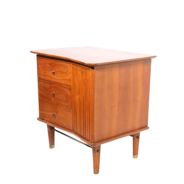 Brown Mid 20th Century Nightstand by the United Furniture Corporation For Sale - Image 8 of 14