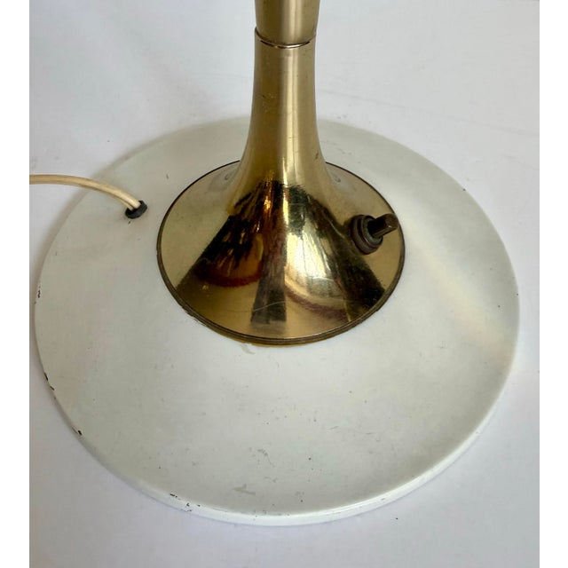 1960s 1960's Mid-Century Modern Tulip Shaped Brass & White Table Lamp, Attributed to Laurel Lamp Co. For Sale - Image 5 of 9