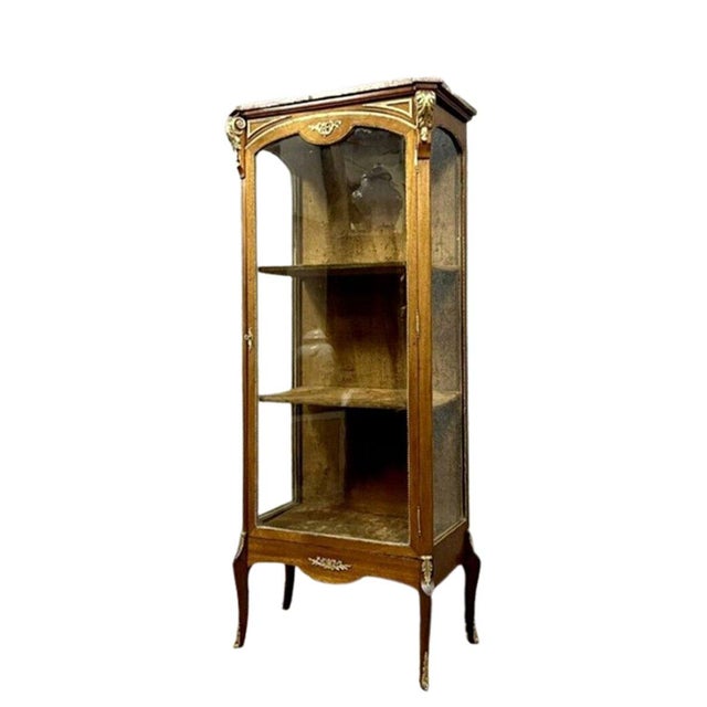 Louis XV Three-Sided Glass Display Case in Mahogany and Gilt Bronze, 19th Century For Sale - Image 4 of 4