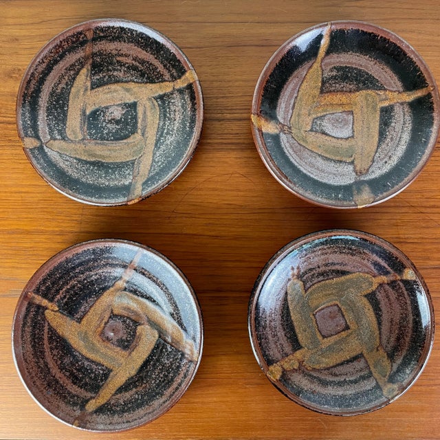 20th Century Carole Armstrong American Signed Studio Art Chuzara Plates- Set of 4 For Sale - Image 9 of 9