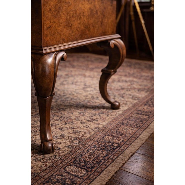 Late 20th Century Queen Anne Style Burl Wood Executive Desk With Tooled Leather Writing Surface For Sale - Image 9 of 9