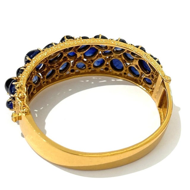Bochic "Capri" Vintage Blue Sapphire Cabochon Bangle Set in 18K Gold & Silver For Sale In New York - Image 6 of 18