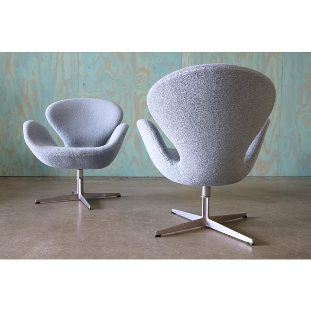 1971 Pair of Swan Chairs Arne Jacobsen for Fritz Hansen Danish Modern Swivel and Rock For Sale - Image 10 of 10