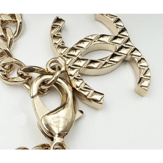 Metal Chanel Brand New Gold CC Black Hula Bag Mirror Large Charm Long Necklace For Sale - Image 7 of 7