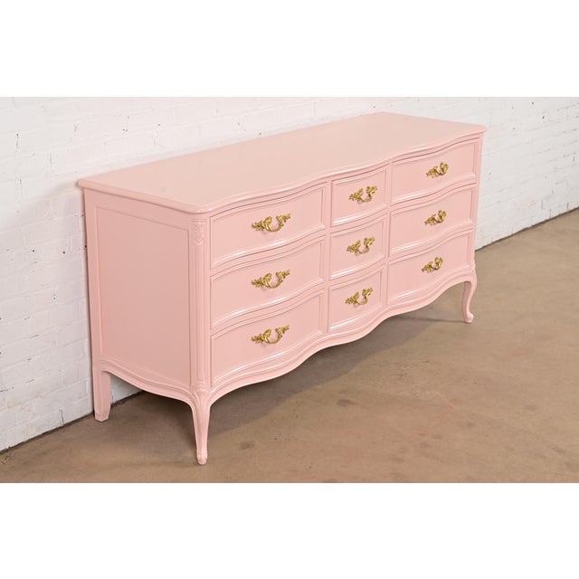 French Provincial Henredon French Provincial Louis XV Pink Lacquered Triple Dresser, Newly Refinished For Sale - Image 3 of 14