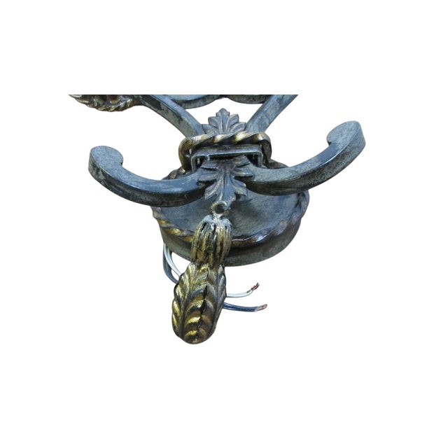 Great shape tight and sturdy. minor wear. Please see photos as they are considered part of the description.. See more...