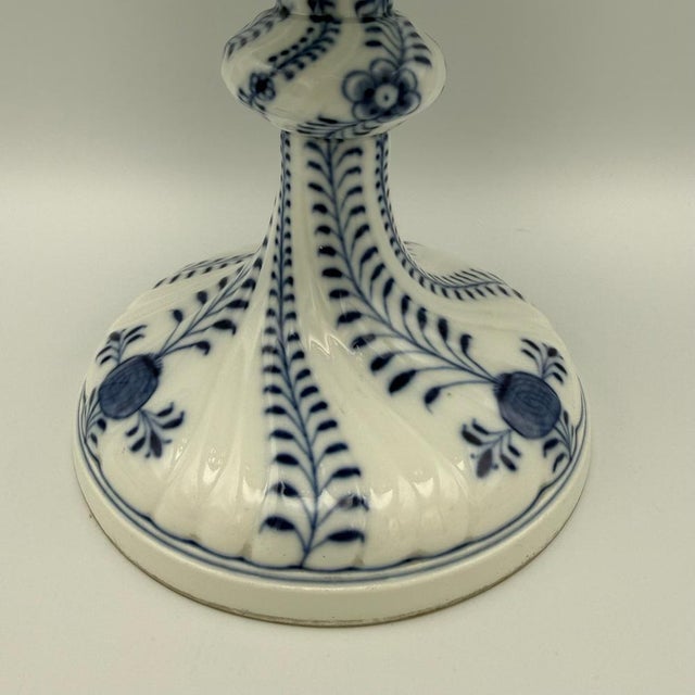 Ceramic Antique Porcelain Zwiebelmuster Ceremonial Bowl with Knauf-Schwerts Mark from Meissen, 1850-1910 For Sale - Image 7 of 15