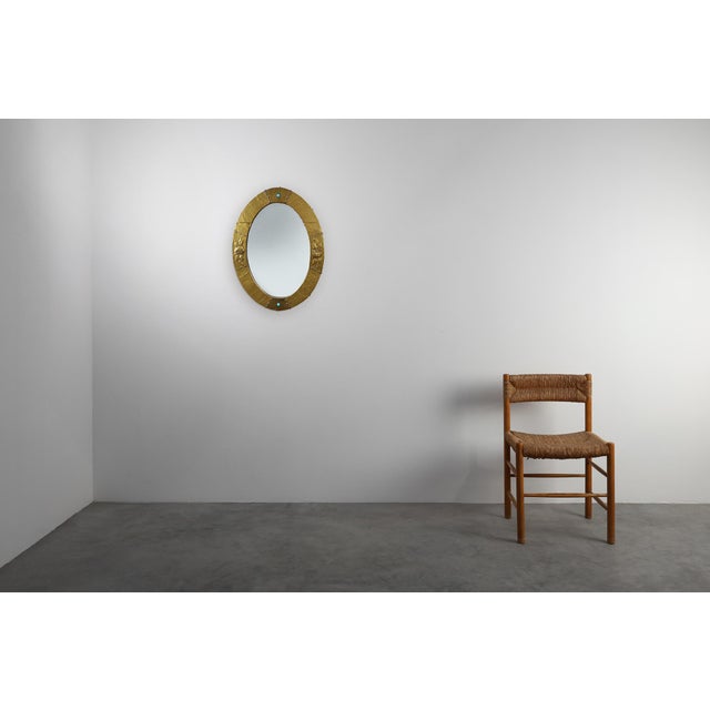 This French Arts & Crafts oval mirror from around 1905 is a beautifully expressive example of early 20th‑century...