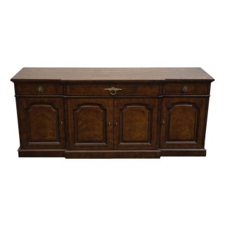 Late 20th Century Henredon Furniture Solid Walnut Traditional Style 70" Breakfront Buffet Credenza 7320-21 - Bordeaux Finish For Sale