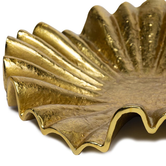 Not your grandma's lace doily. With a dramatic frill, our cast aluminum Soleil Metal Ruffle Plate adds a frisson of energy...