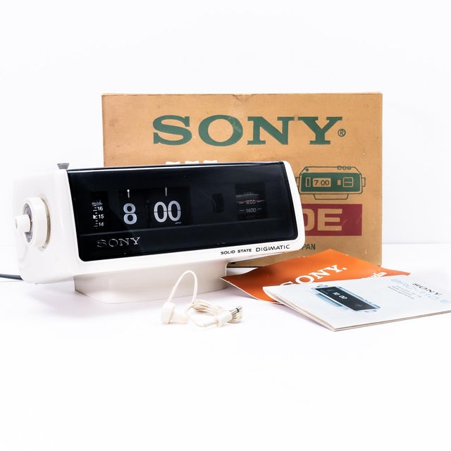Sony Digimatic 8rc-110e Flip Radio Alarm Clock, 1970s For Sale - Image 13 of 13