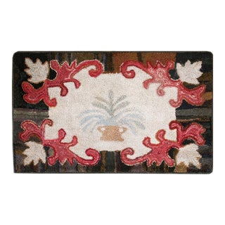 1890s White Medallion Folk Art Antique American Hooked Rug 2'5" X 4'0" Handknotted Wool Carpet For Sale