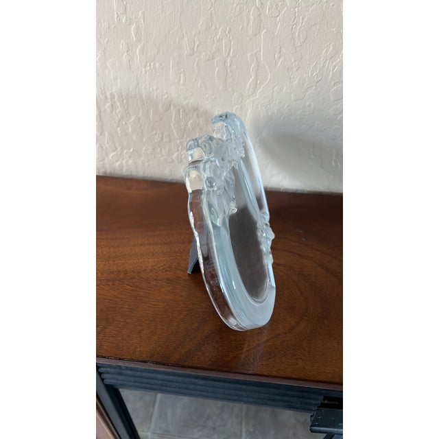 Vintage double heart with floral detailing at top. Frosted around the heart.