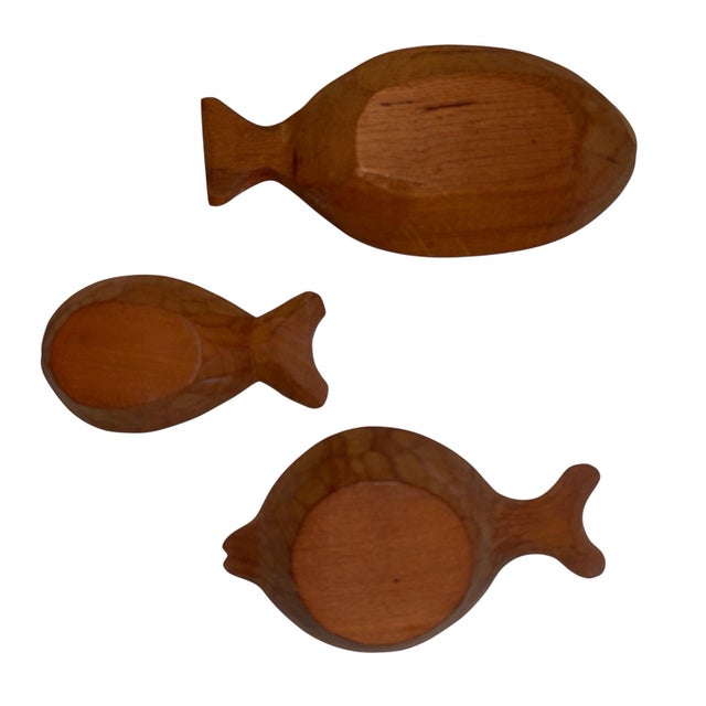 Mid 20th Century Vintage Coastal Hand Carved Wood Fish Serving Bowls Dishes Set of 3 For Sale - Image 5 of 5
