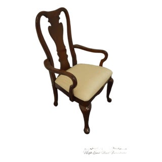Thomasville Furniture Collector's Cherry Collection Traditional Queen Anne Style Splat Back Dining Arm Chair 10121-832 For Sale