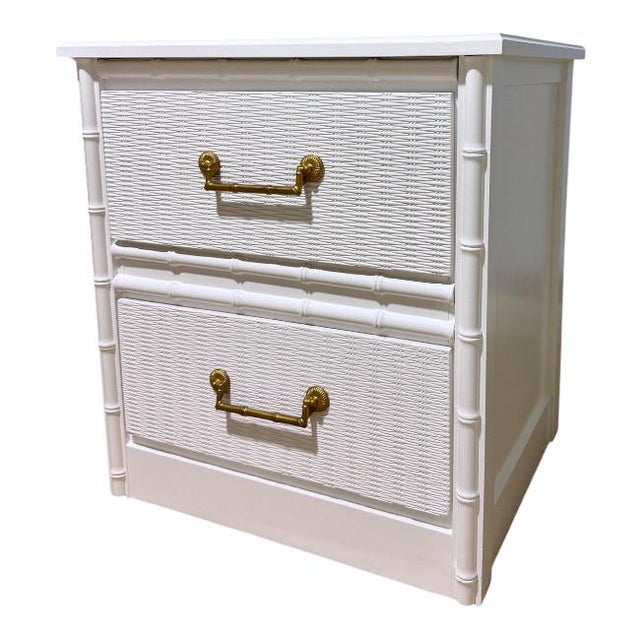 Mid-Century Modern Mid 20th Century Pair of Palm Beach Faux Bamboo White Nightstands With Woven Drawer Fronts & Brass Hardware For Sale - Image 3 of 8