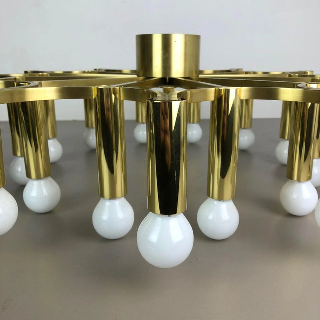 Gigantic Brass 24 Bulb Flush Mount Ceiling Light in the style of Stilnovo, Italy, 1960s For Sale - Image 17 of 18