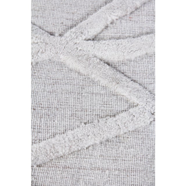 Modern Wellington hand loomWoolSilver Rug - 8'x10' For Sale - Image 3 of 10