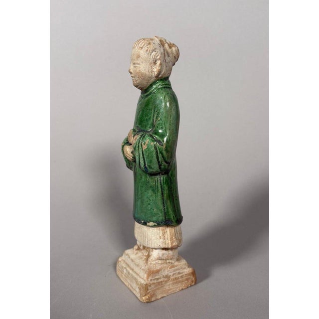 Asian Sculpture of a Mingqi servant, China, Ming Dynasty (1368-1644) For Sale - Image 3 of 7