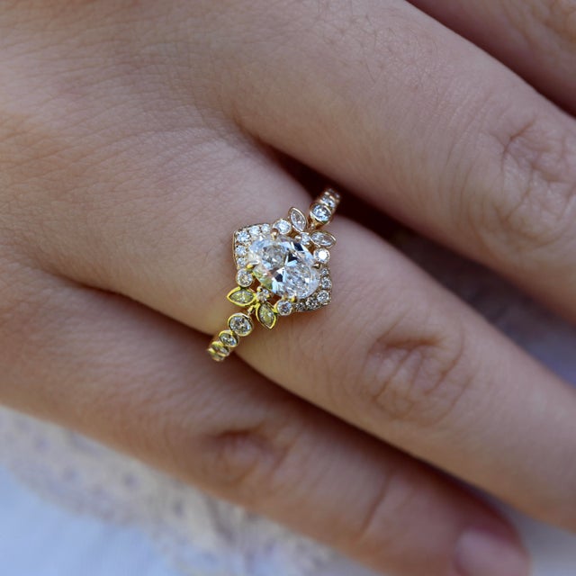 Kai Oliveleaf Halo 2.4ctw Oval Lab Grown Diamond Ring in 14k Gold (All Sizes Available) For Sale In Los Angeles - Image 6 of 10